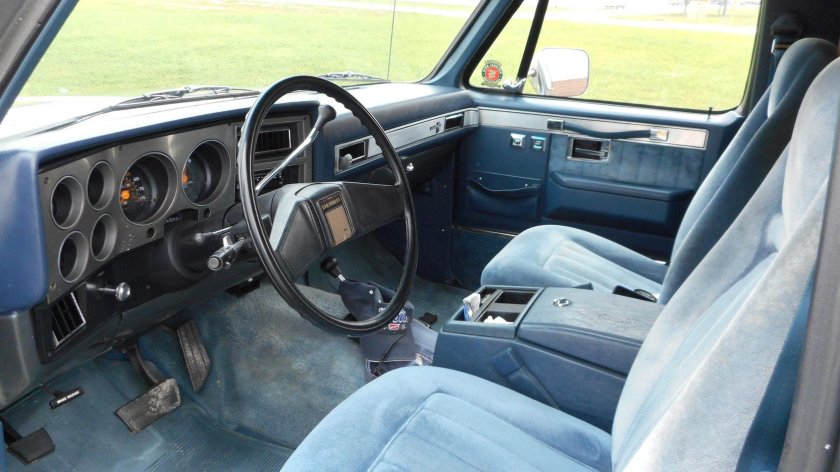 Chevrolet Blazer k5 Interior