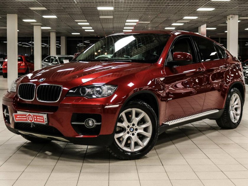 Красная BMW x3 2008