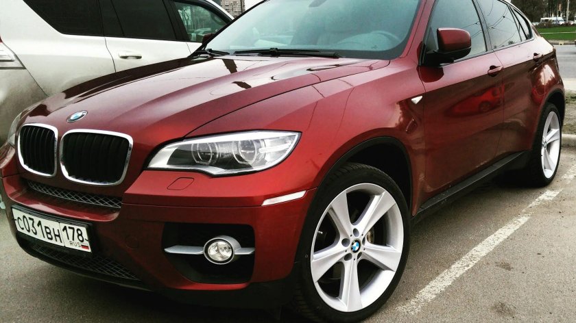 БМВ х6 е71 красный