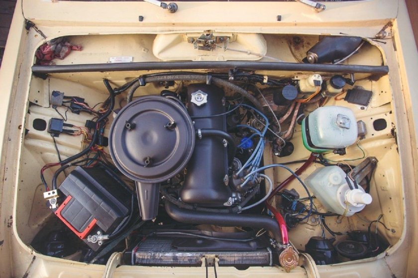 Подкапотка ВАЗ 2106 карбюратор