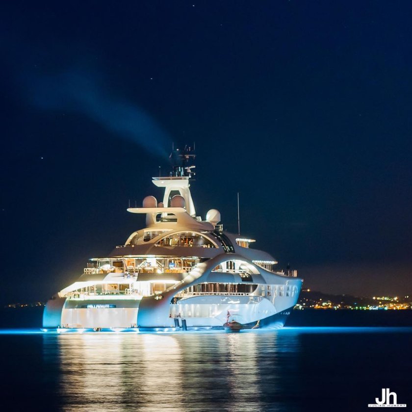 Quantum Blue яхта