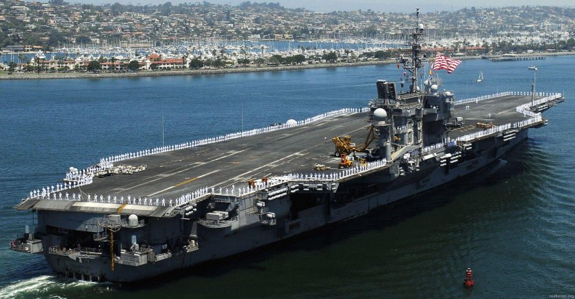 Китти Хок авианосец