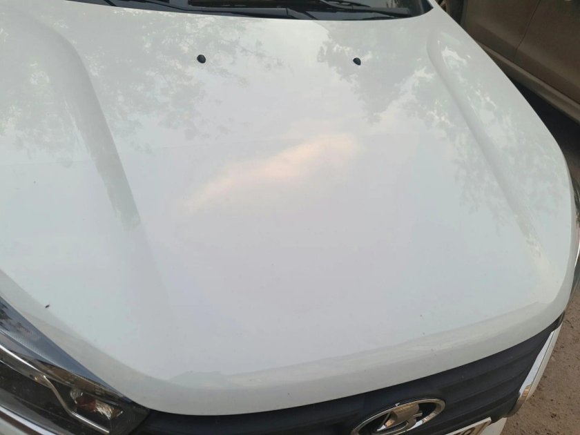 Лада Веста белая капот