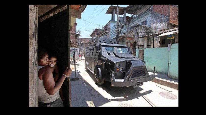 Полиция в фавелах Бразилии