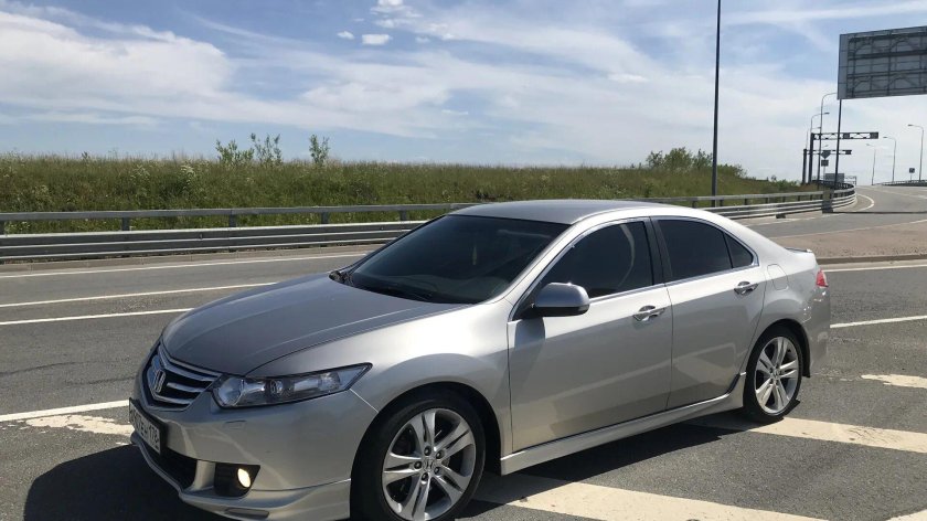Honda Accord 8 серебристый
