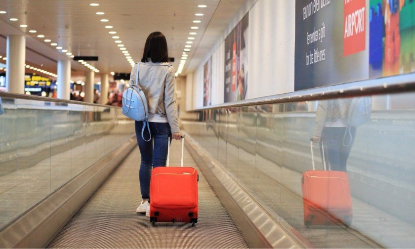 Девушка в аэропорту