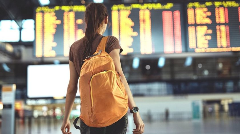 Девушка в аэропорту