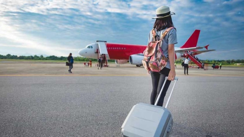 Девушка с чемоданом