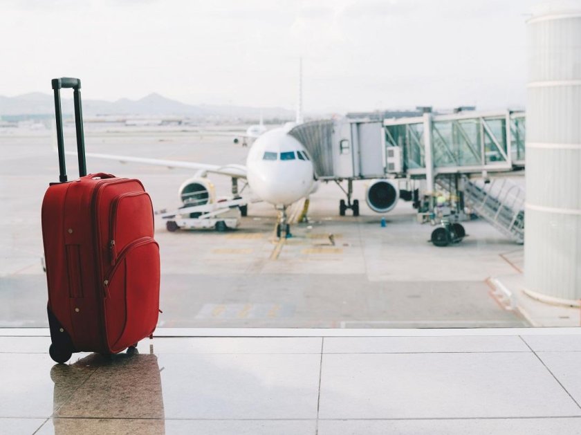 Чемодан в аэропорту