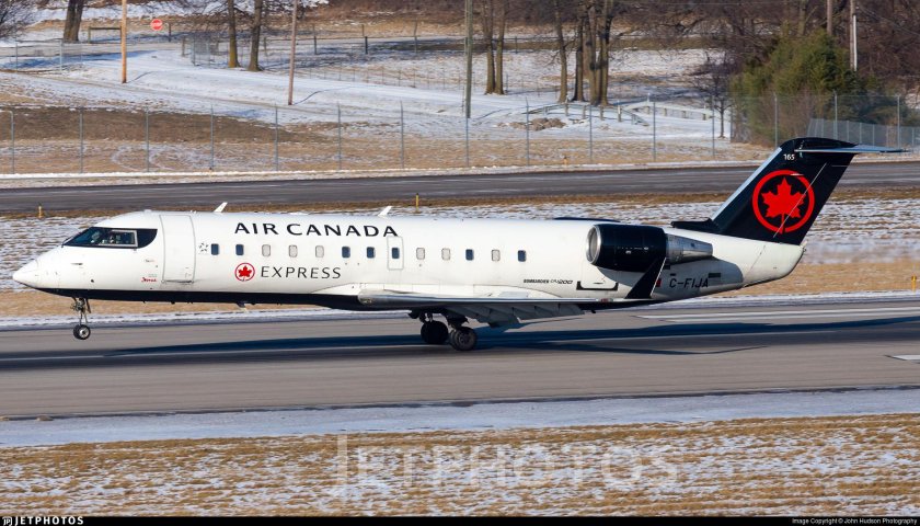 Bombardier CRJ 200 год