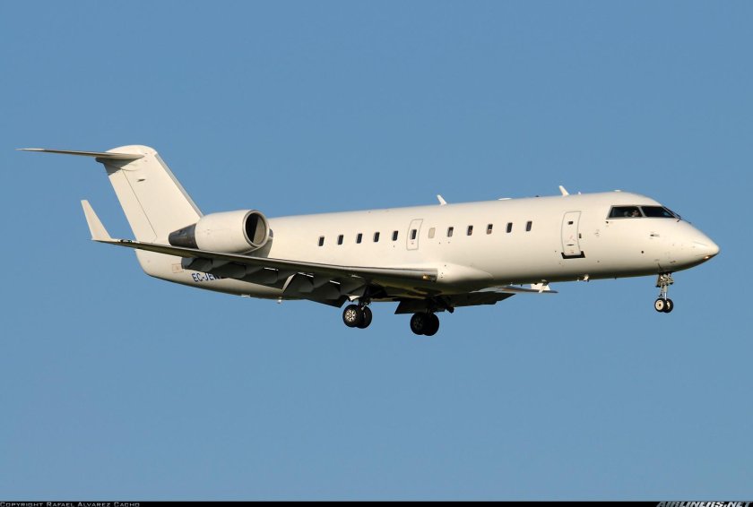 Bombardier crj200 самолет