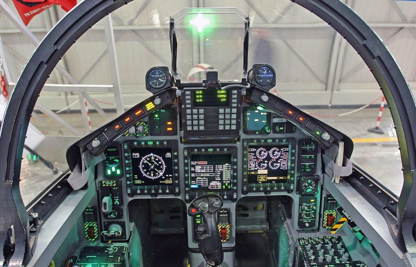 Су-35 кабина пилота