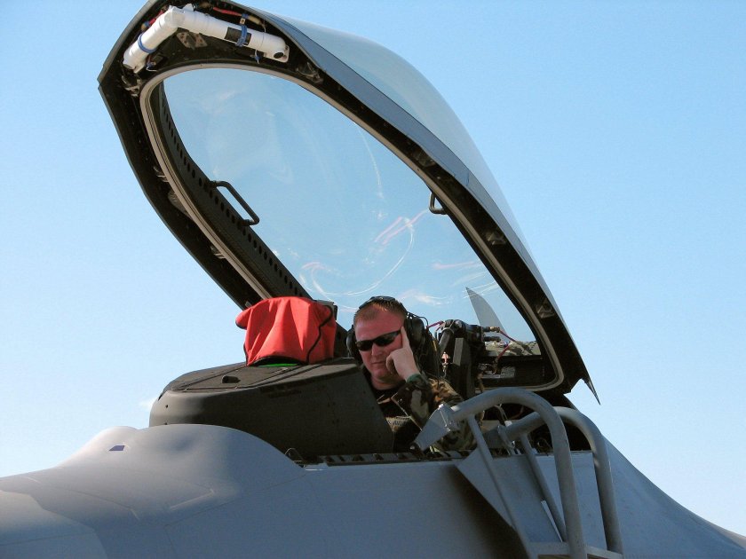 F 22 Raptor кабина