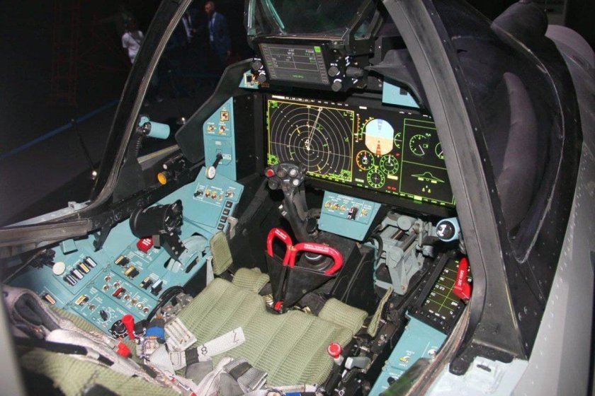 Су 75 кабина