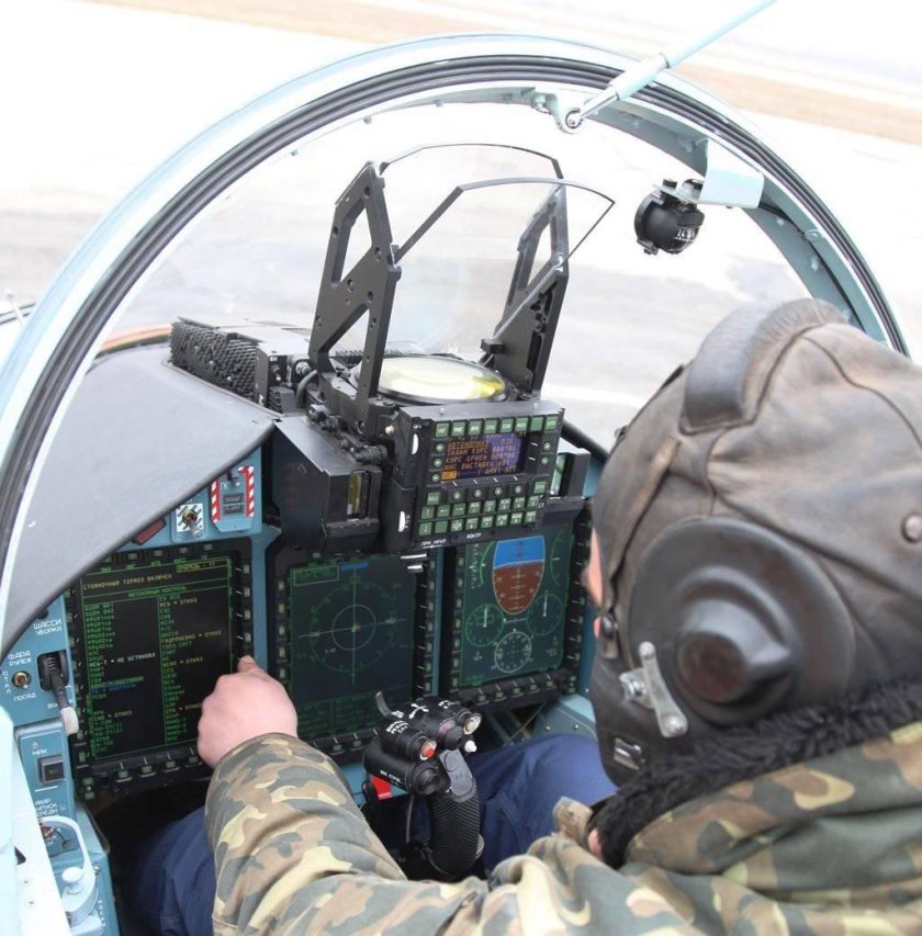 Як-130 кабина