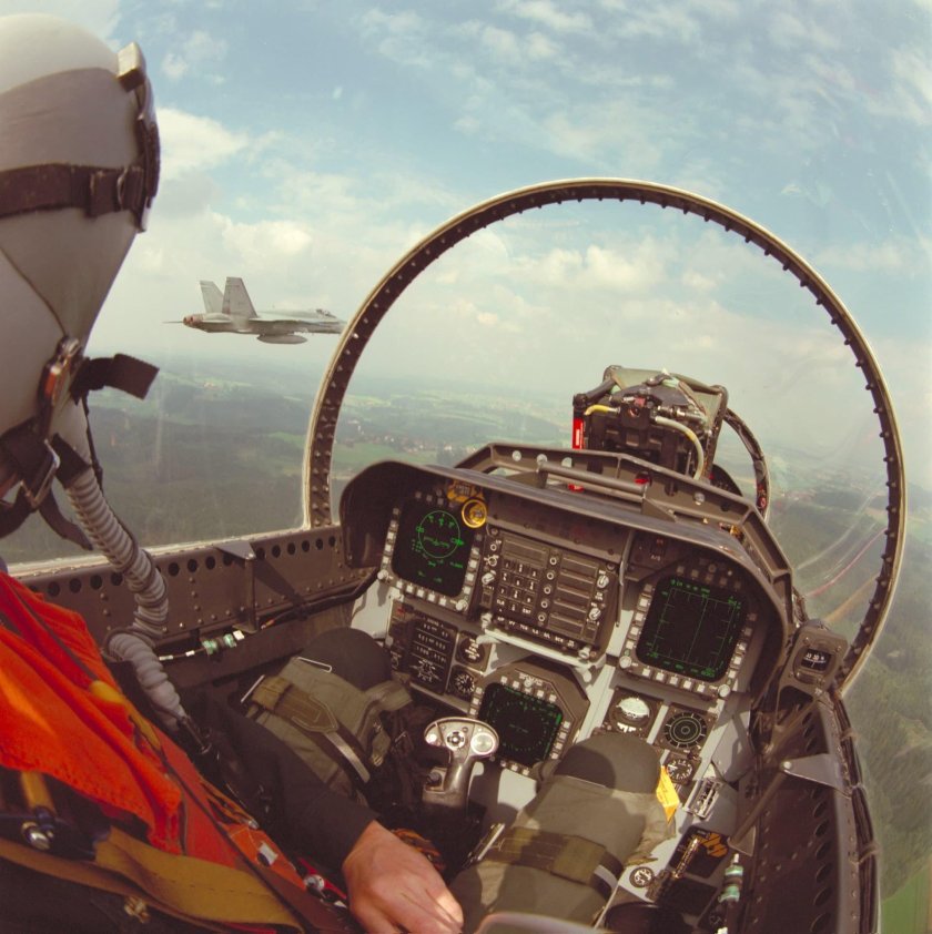 Кабина ф 18 Хорнет