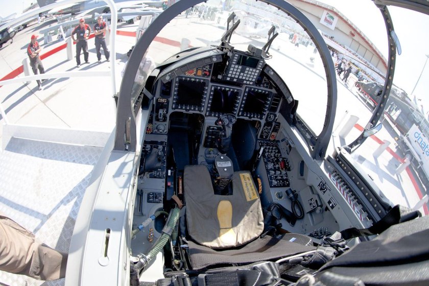 Aermacchi m-346 кабина