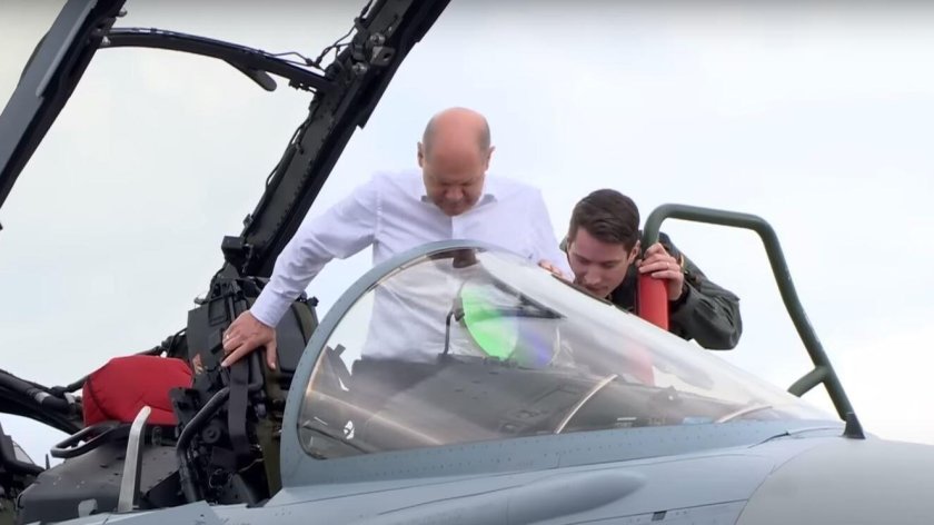 Кабина истребителя