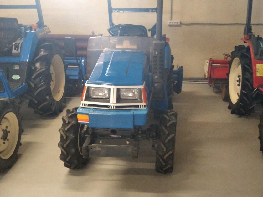 Японский минитрактор iseki