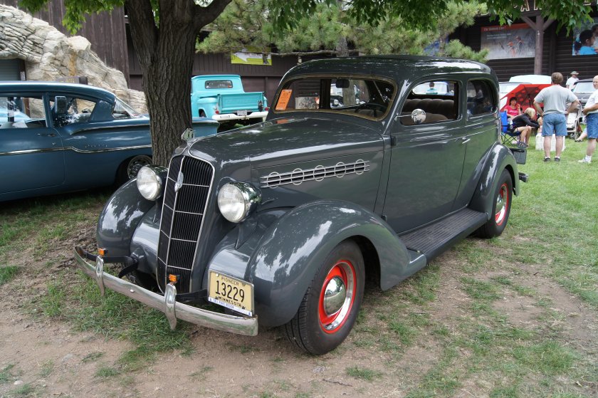 Туристический седан Плимут 1935