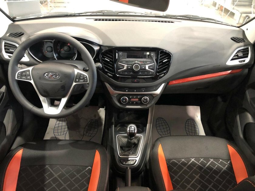 Лада Веста св кросс внутри