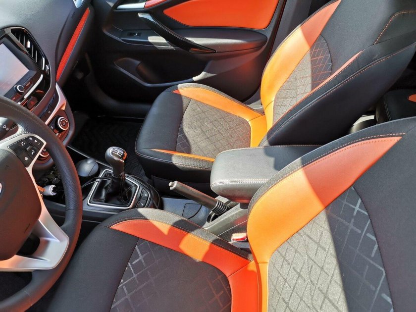 Лада Веста св кросс салон