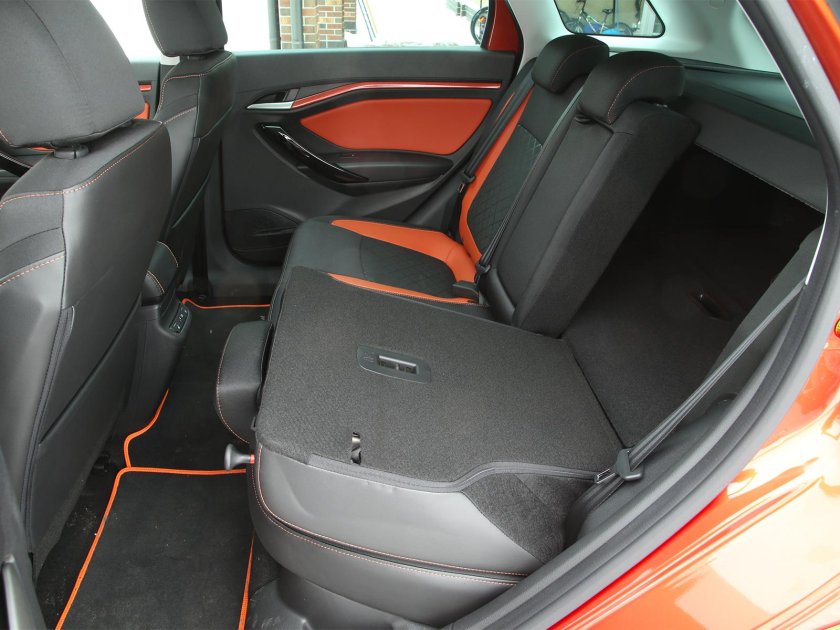 Лада Веста крос св в салоне