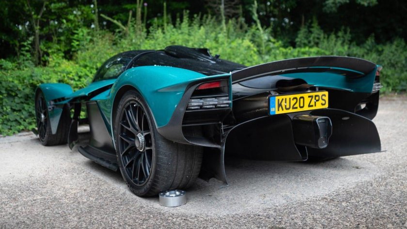Aston Martin Valkyrie 2021