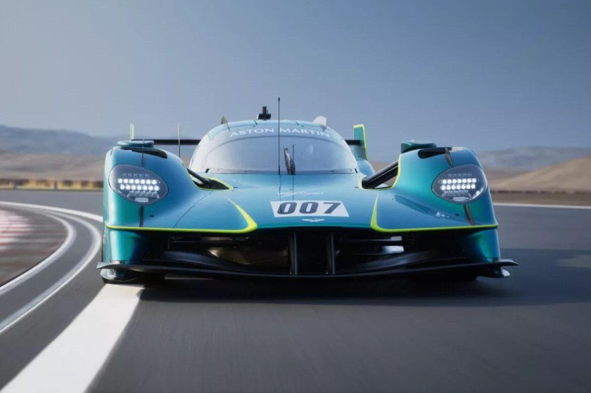 Aston martin valkyrie amr pro 2022