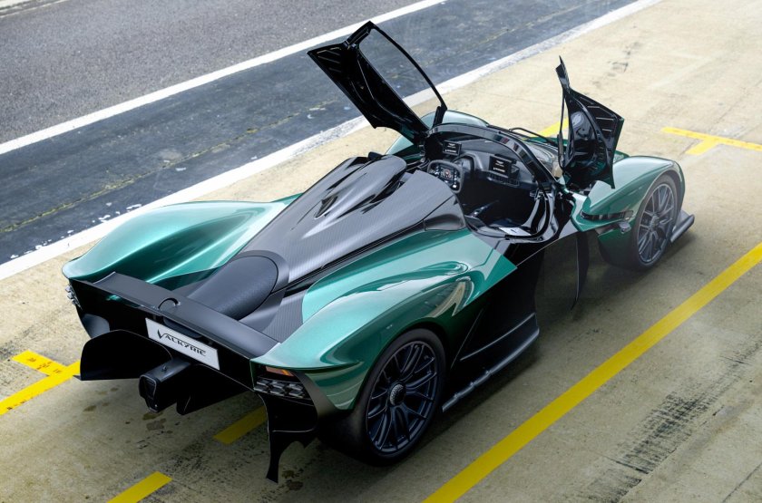 Гиперкар Астон Мартин Валькирия