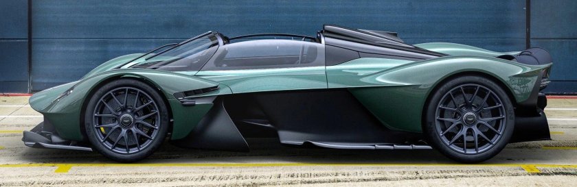 Aston Martin Valkyrie 2021