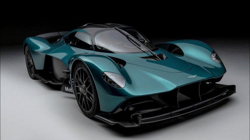 Aston Martin Valkyrie 2021
