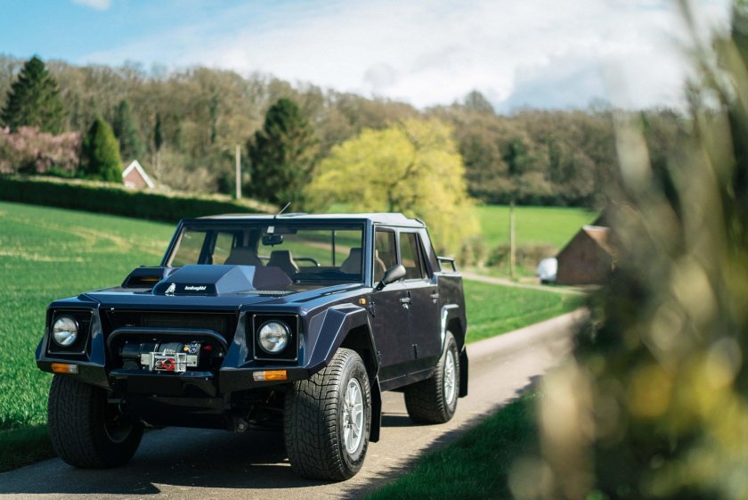 Lamborghini lm002