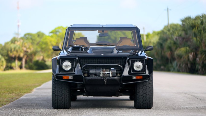 Lamborghini lm002