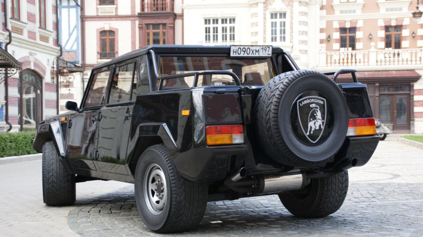 Lamborghini lm002