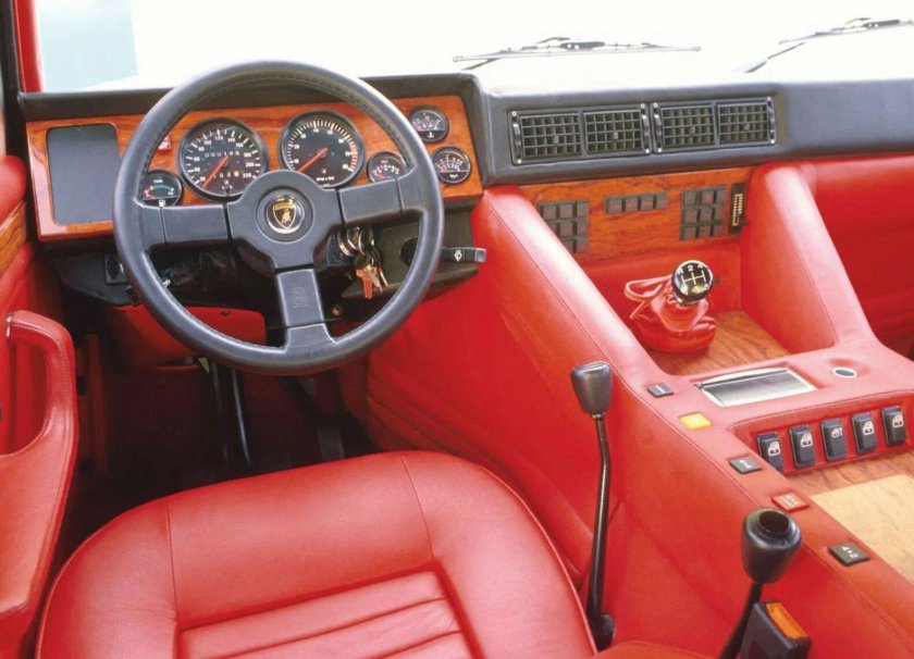 Lamborghini lm002 interior