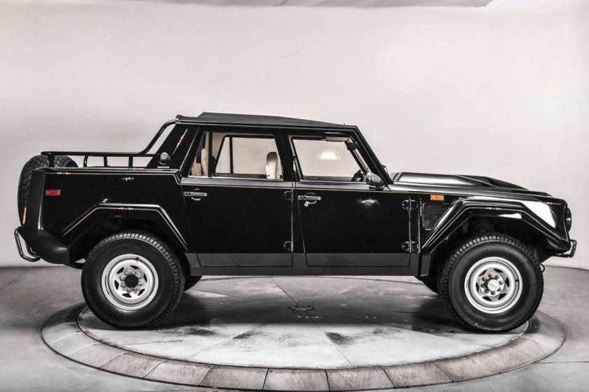 Lamborghini lm002
