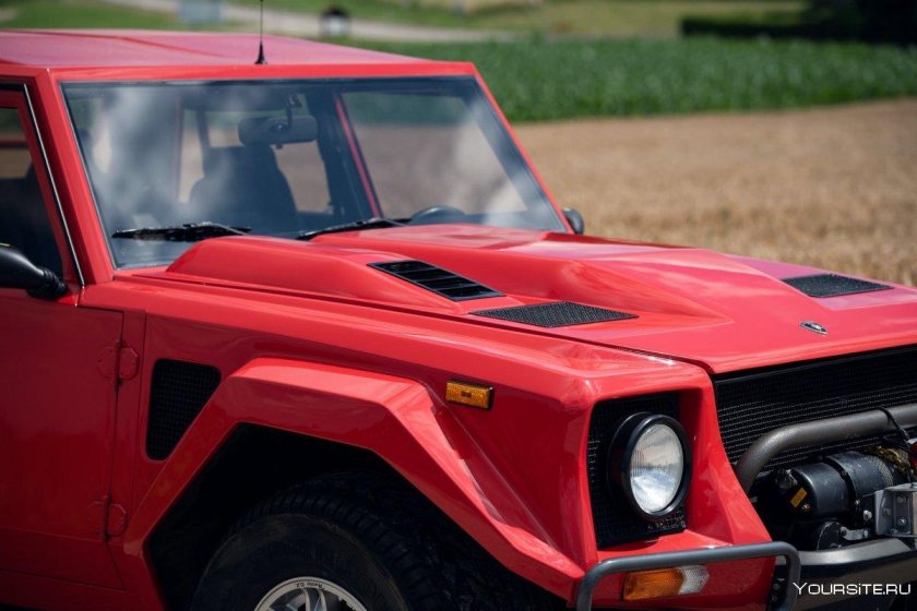 Lamborghini lm002