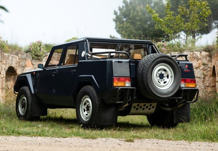 Lamborghini lm002