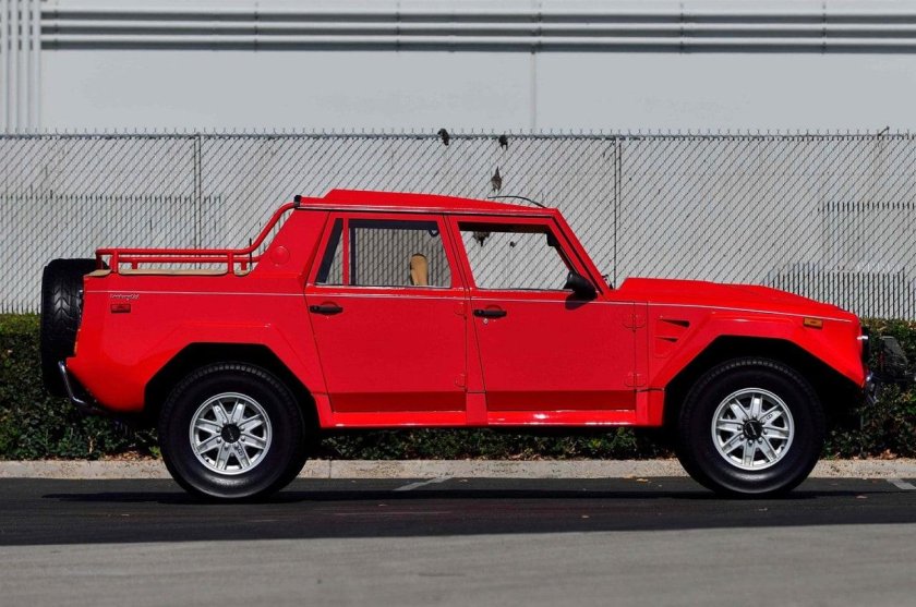 Lamborghini lm002