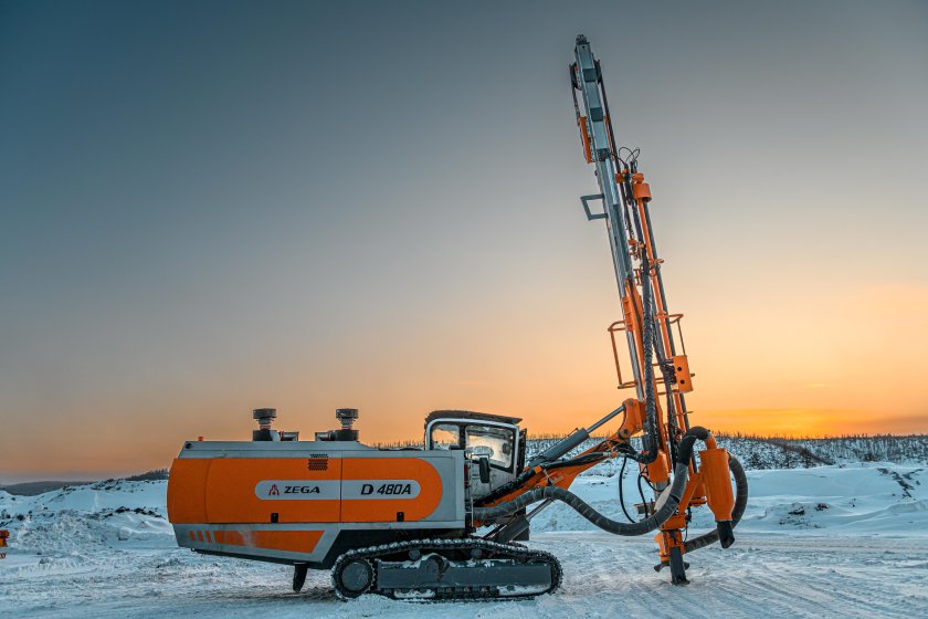 Бульдозер с буровой установкой