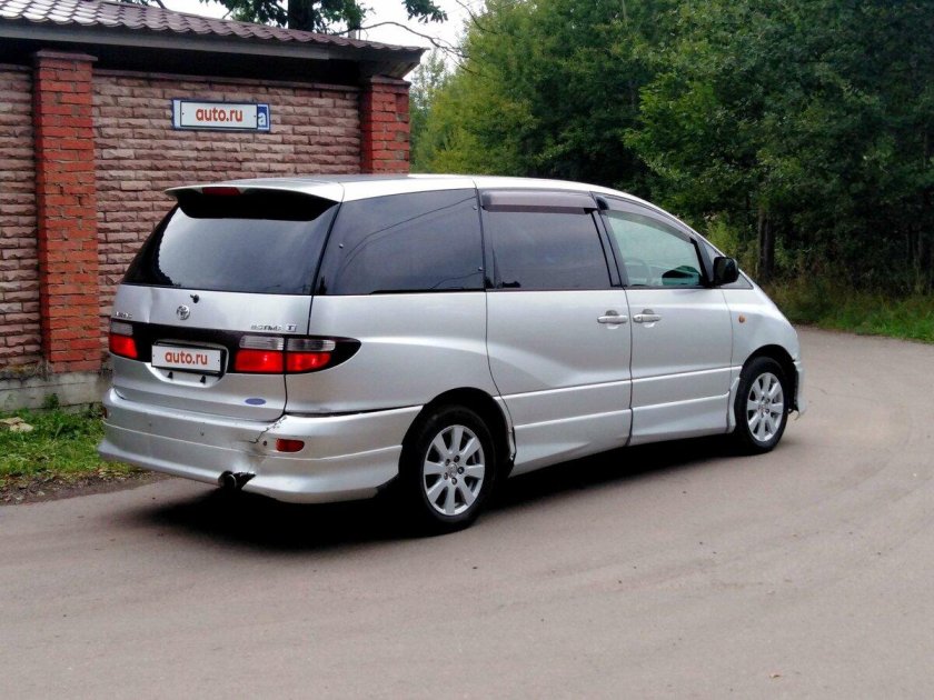 Тойота эстима 2000