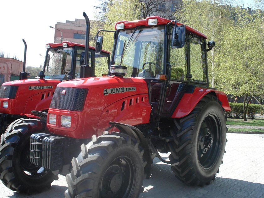 Трактор ЮМЗ 8244