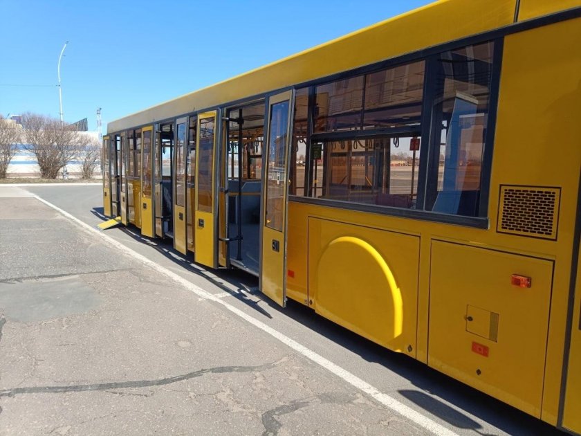 Автобус желтый