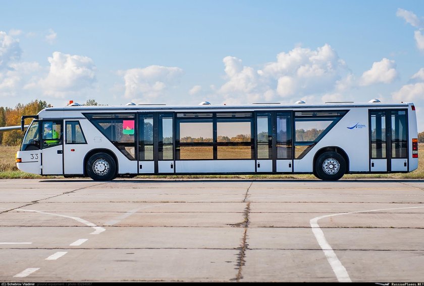 Перронный автобус Неоплан 9012l