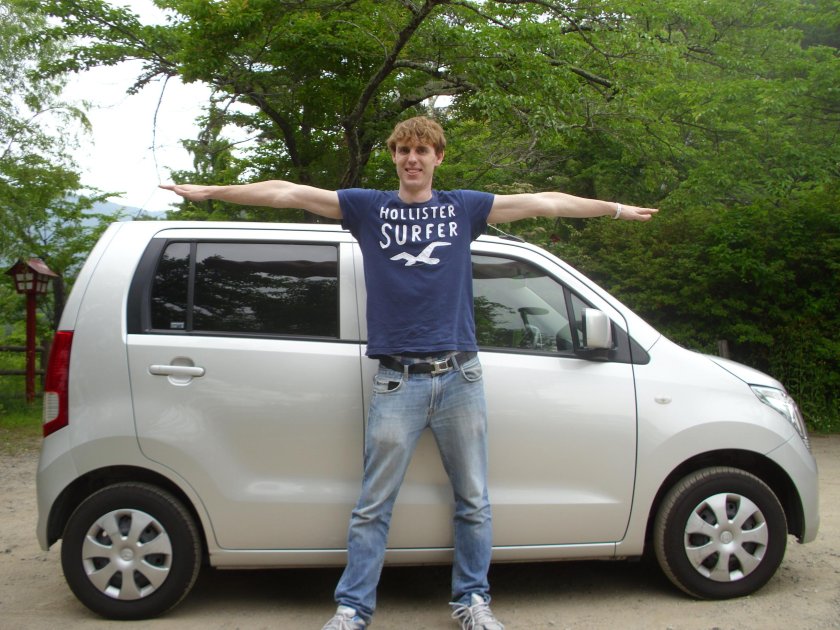 Человек рядом с Кей каром