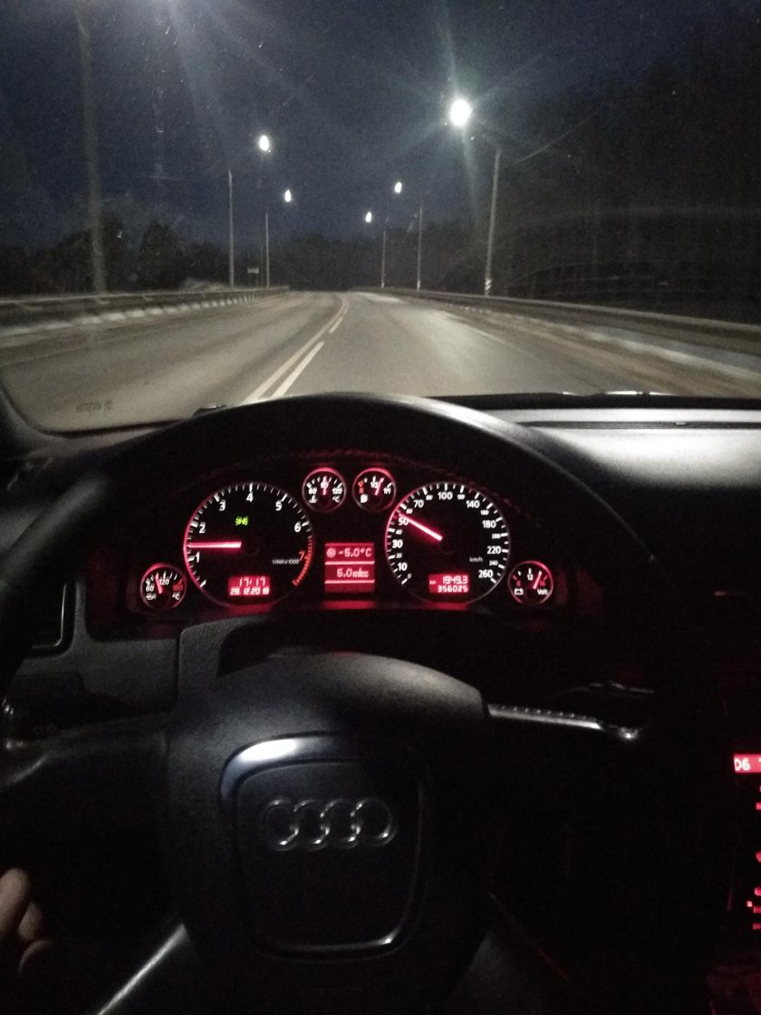 За рулем Ауди 80 ночью