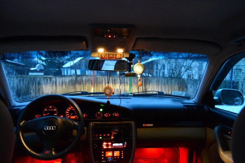 Audi a4 b6 салон ночью