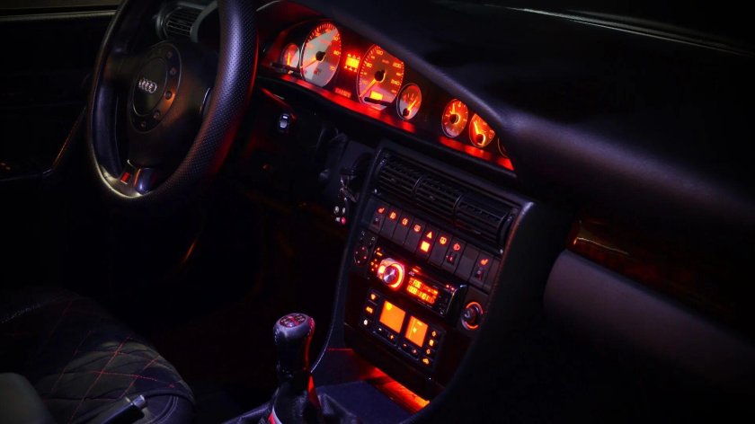 Audi a6 c4 салон ночью