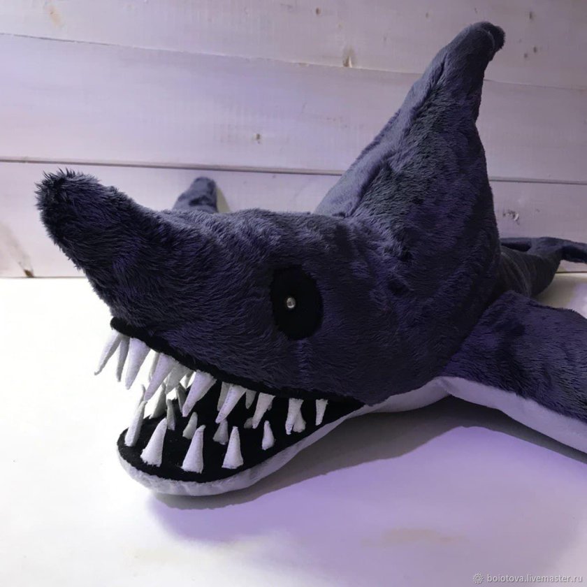 Акула самолет Тревор Хендерсон